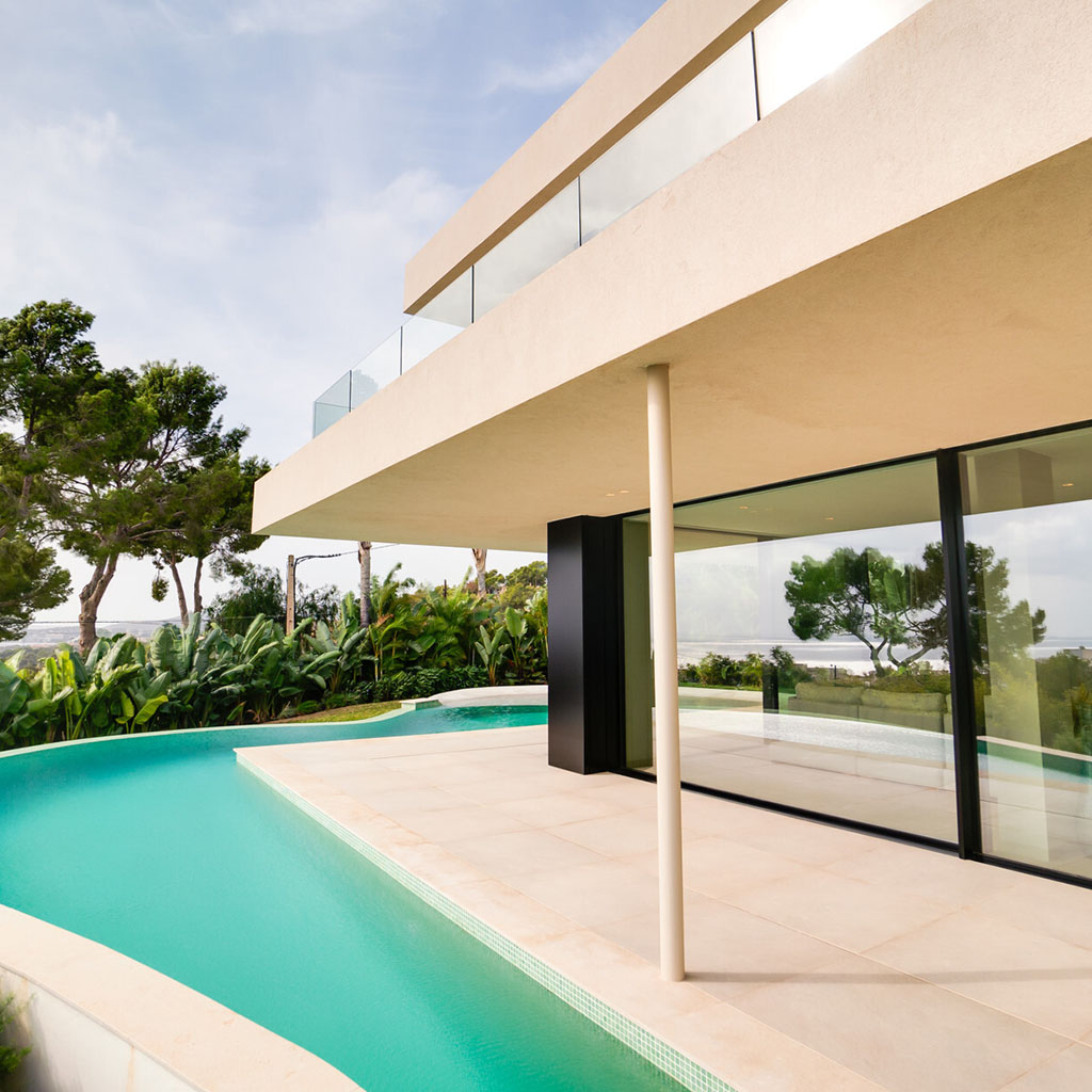 Luxusvilla auf Mallorca mit privatem Pool und Gartenblick